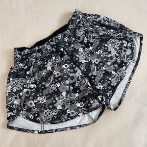 Lululemon Tracker Low-Rise Lined Short 4"